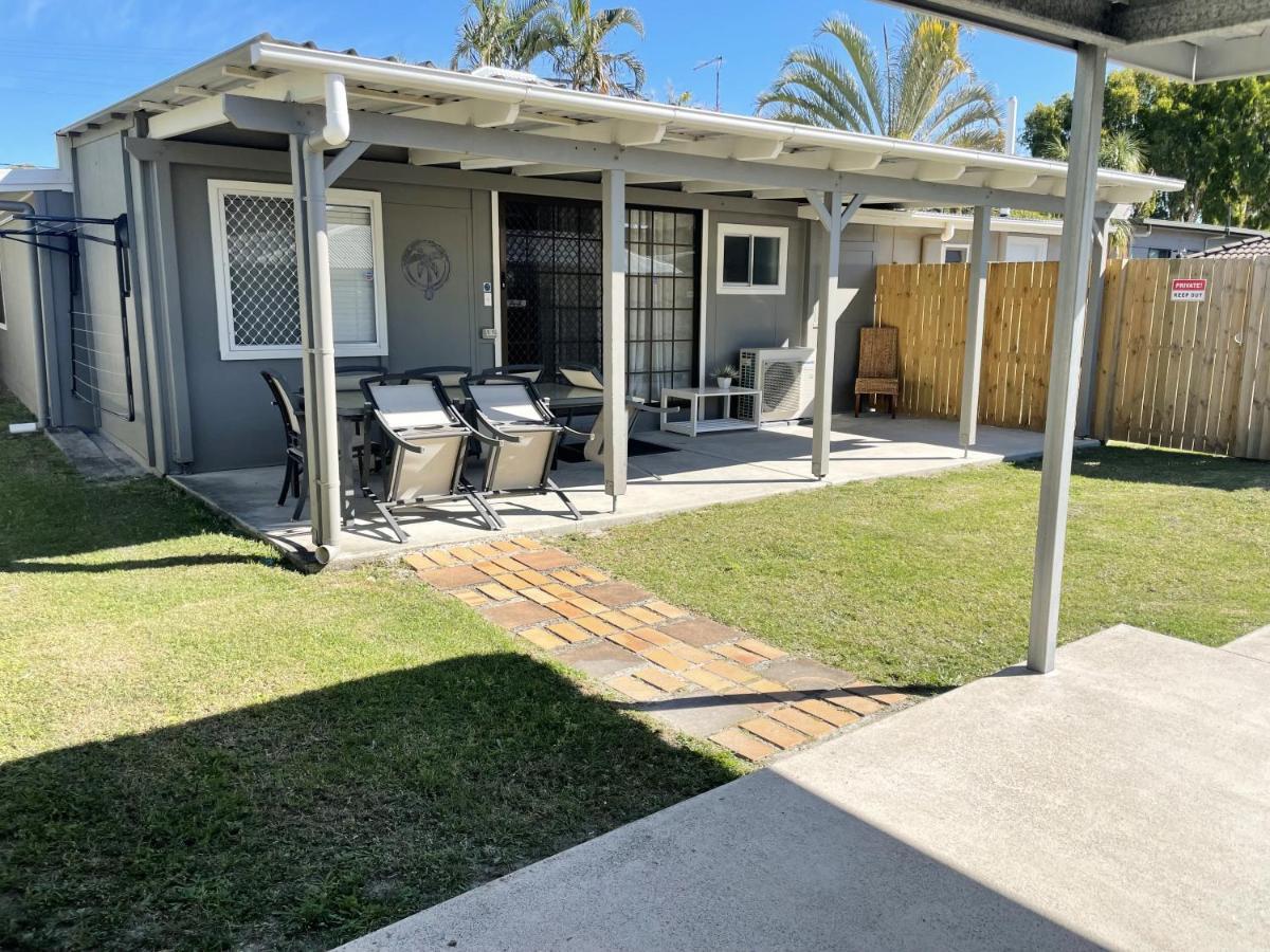 Bribie Beach Bungalow Apartment Bongaree Exterior photo